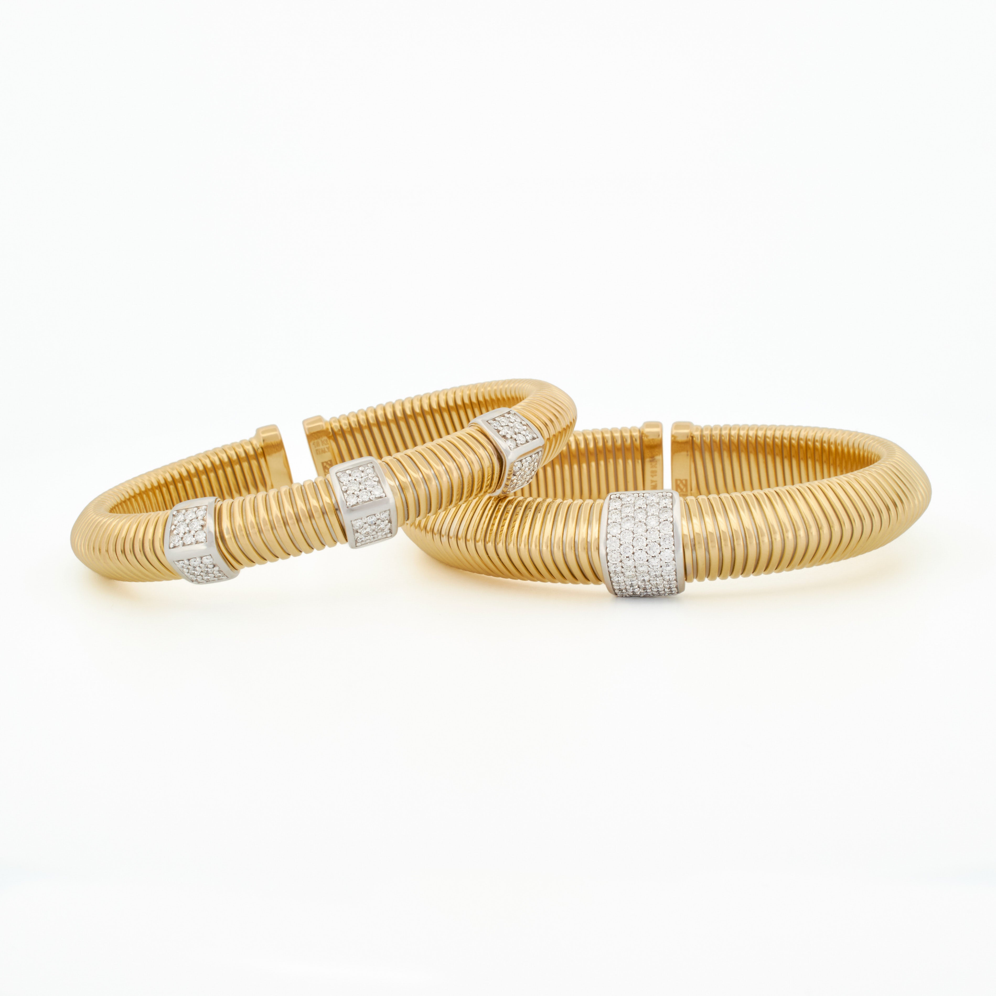 Luxurious Tubogas Bangle with Bold Diamond Pavé Center