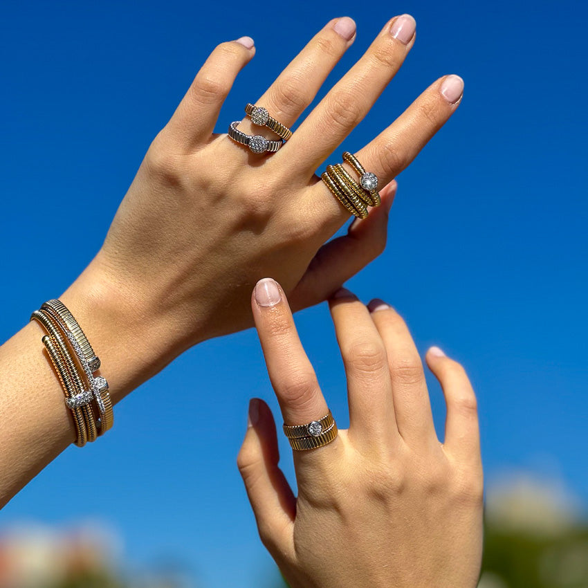 Flexible Spiral Tubogas Ring with Round Pavé Diamond