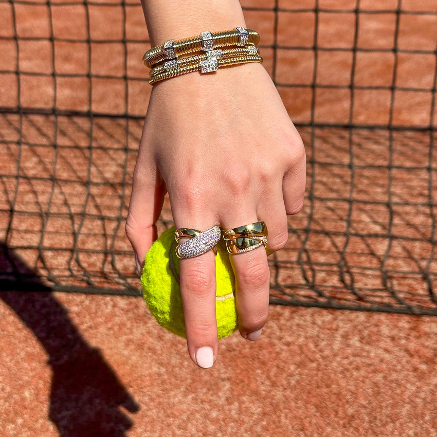 Luxurious Tubogas Bangle with Three Diamond Pavé Stations