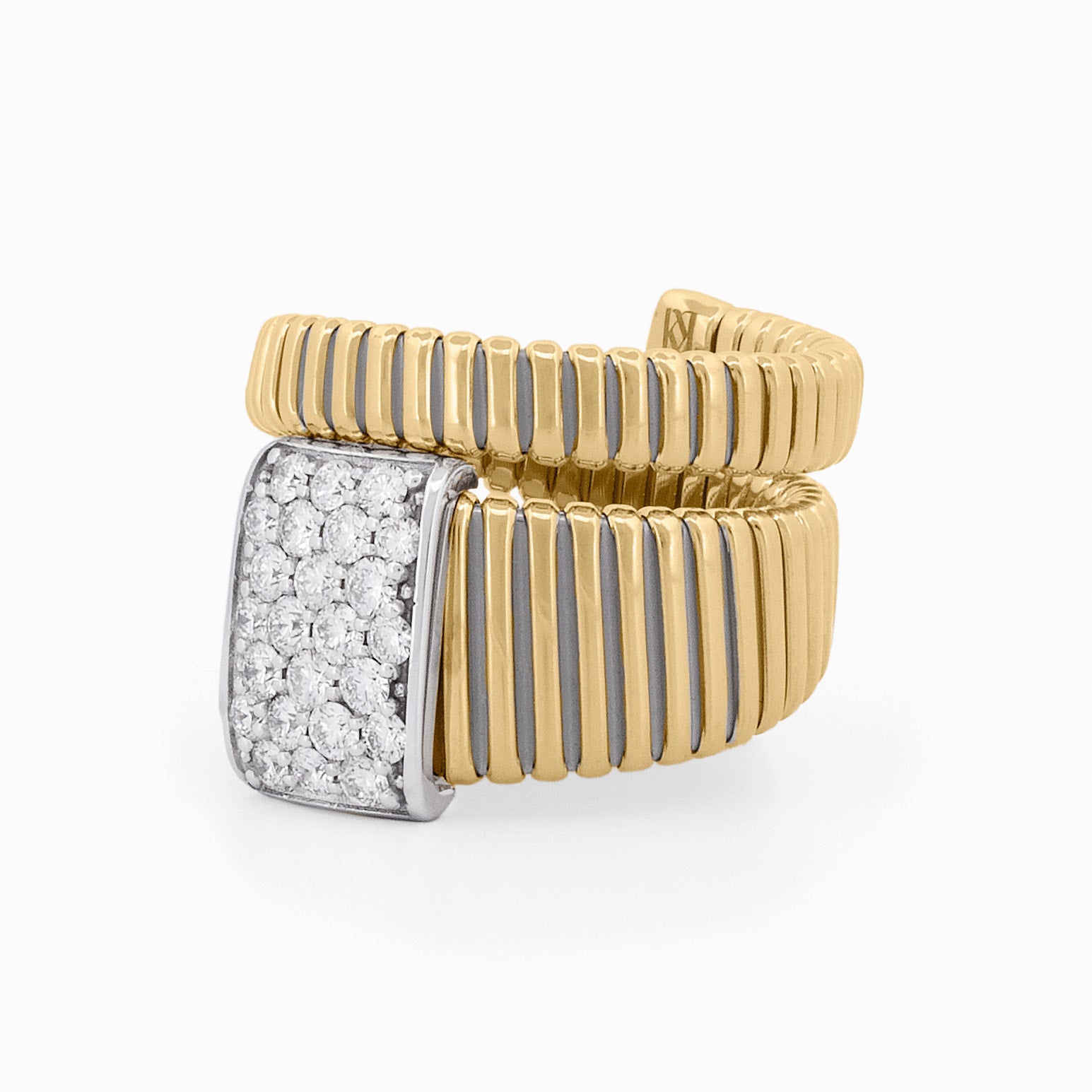 Luxurious Tubogas Ring with Rectangular Diamond Center