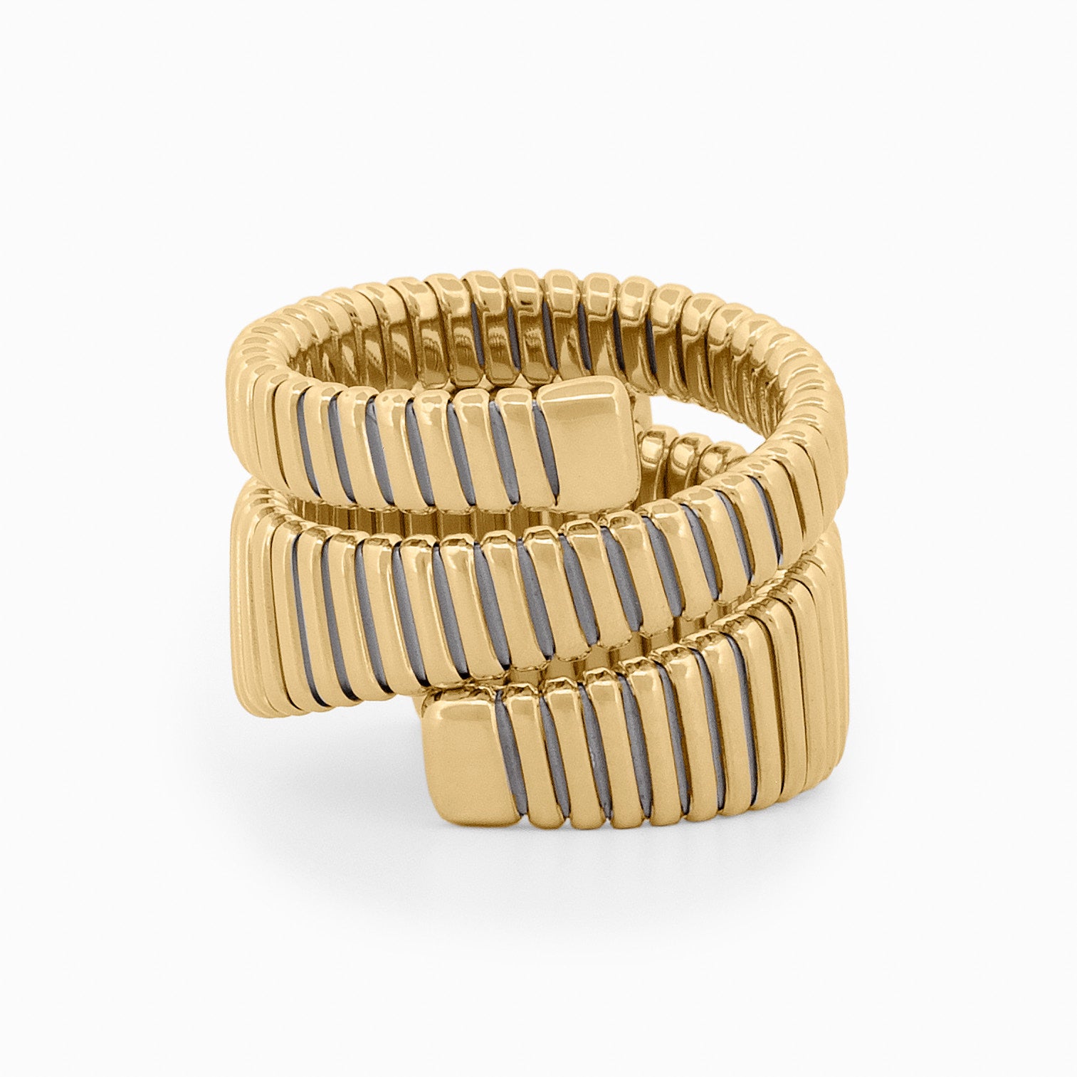 Luxurious Tubogas Ring with Rectangular Diamond Center