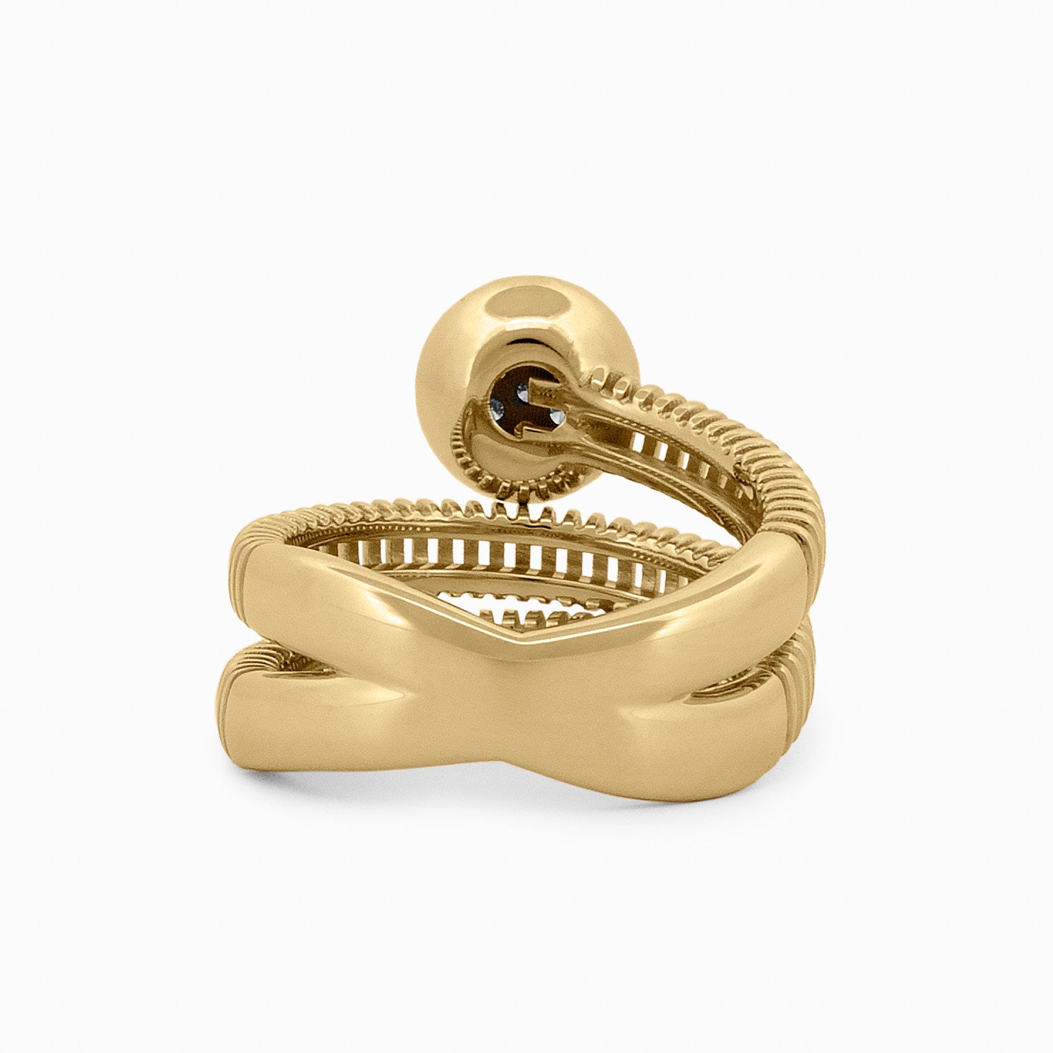 Coil Spiral Ring With a Round Pavé Diamond