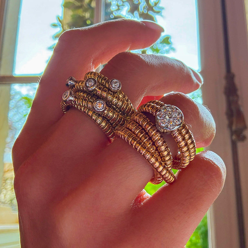 Flexible Spiral Tubogas Ring with Round Pavé Diamond