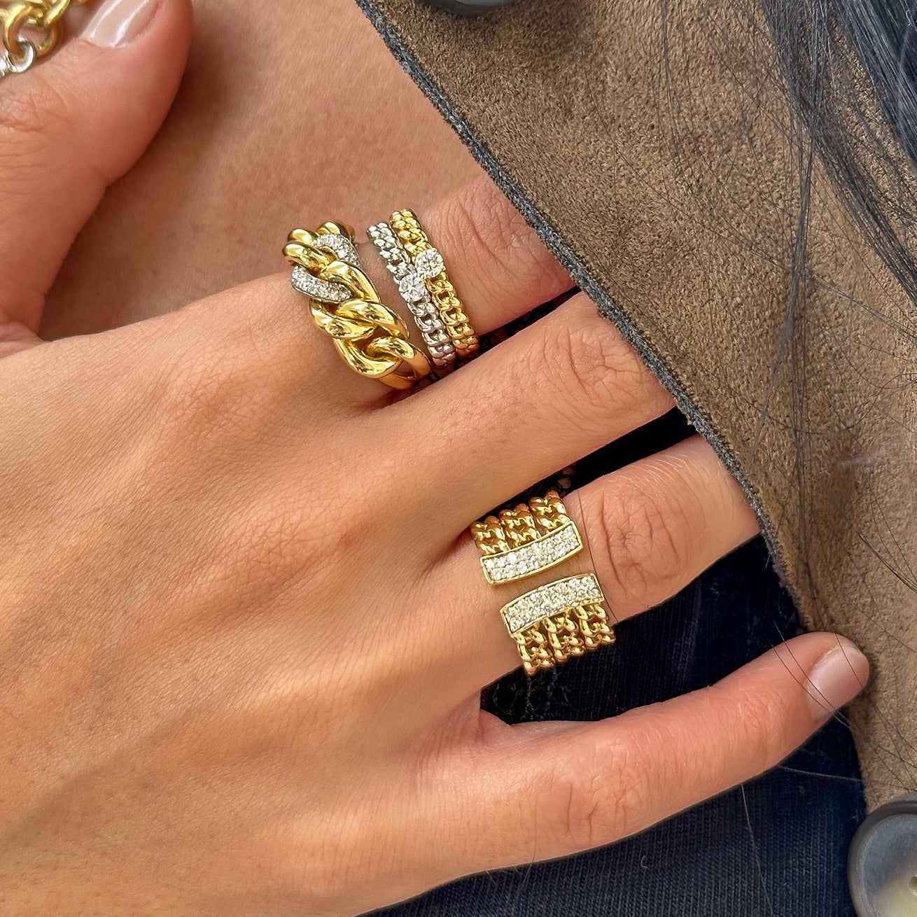 Chunky Chain Ring with Pavé Diamond Centerpiece